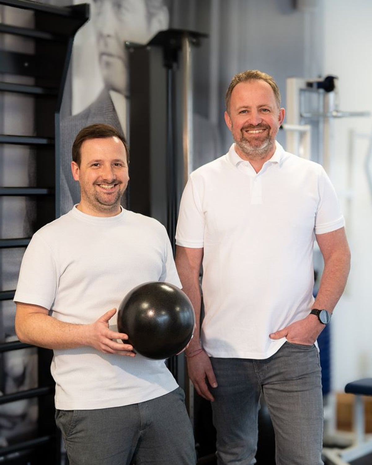 Josef Iglseder und Harald Sickinger in ihrer Physiotherapie-Praxis in Schlüßlberg